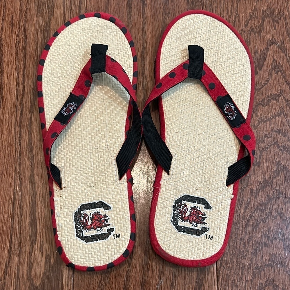 NWOT University of South Carolina Gamecocks flip flops, NWOT, size M 7-8